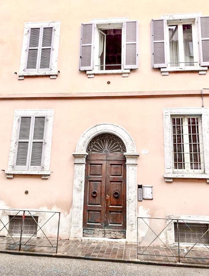 Chic Apartment In The Historic Center Of Perúgia Exterior foto